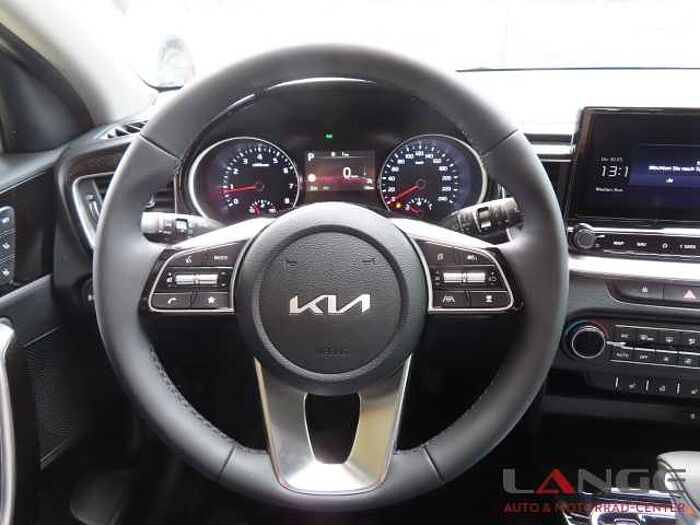 Kia Cee'd 1.5T 140 DCT7 SPI TEC LED Navi Klimaautom SHZ Temp Tel.-Vorb. PDC Regensen Ceed