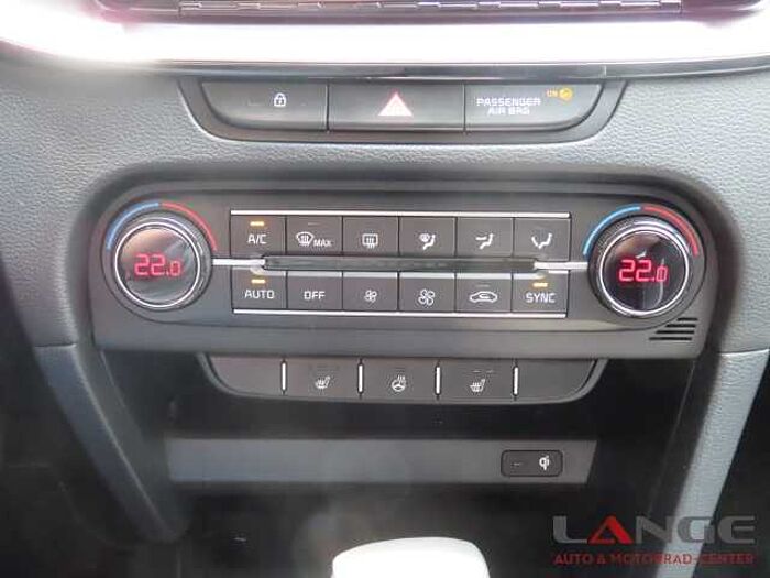 Kia Cee'd 1.5T 140 DCT7 SPI TEC LED Navi Klimaautom SHZ Temp Tel.-Vorb. PDC Regensen Ceed