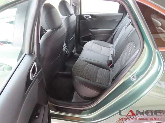 Kia Cee'd 1.5T 140 DCT7 SPI TEC LED Navi Klimaautom SHZ Temp Tel.-Vorb. PDC Regensen Ceed