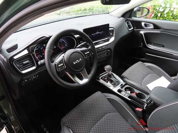 Kia Cee'd 1.5T 140 DCT7 SPI TEC LED Navi Klimaautom SHZ Temp Tel.-Vorb. PDC Regensen Ceed