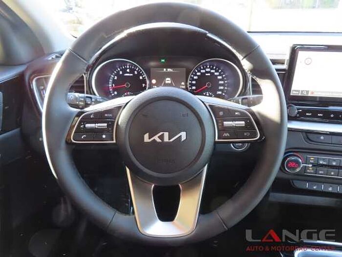 Kia Cee'd 1.5T 140 SPI TEC LEDER Navi Klimaautom SHZ Temp Tel.-Vorb. PDC Regensensor Ceed