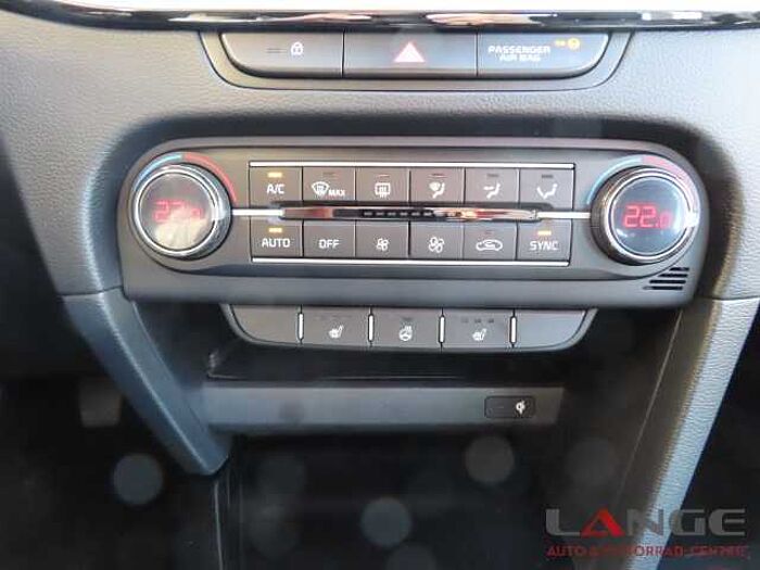 Kia Cee'd 1.5T 140 SPI TEC LEDER Navi Klimaautom SHZ Temp Tel.-Vorb. PDC Regensensor Ceed