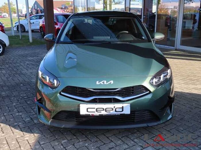 Kia Cee'd 1.5T 140 SPI TEC LEDER Navi Klimaautom SHZ Temp Tel.-Vorb. PDC Regensensor Ceed