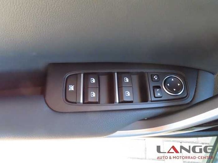 Kia Cee'd 1.5T 140 SPI TEC LEDER Navi Klimaautom SHZ Temp Tel.-Vorb. PDC Regensensor Ceed