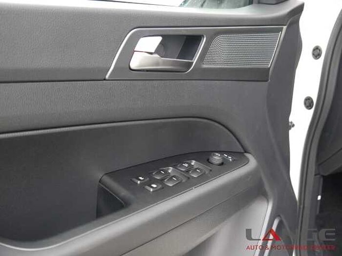 SsangYong MUSSO Musso Grand Black Line 4WD Allrad Navi Xenon Klimaautom SD SHZ Temp Tel.-V Musso Grand Black Line 4WD Allrad Navi Xenon Klimaautom SD SHZ Temp Tel.-Vorb.