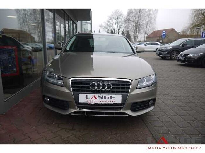 Audi A4 TFSI 1.8 Attraction sehr wenig Kilometer El. Heckklappe Klimaautom SHZ Alu el