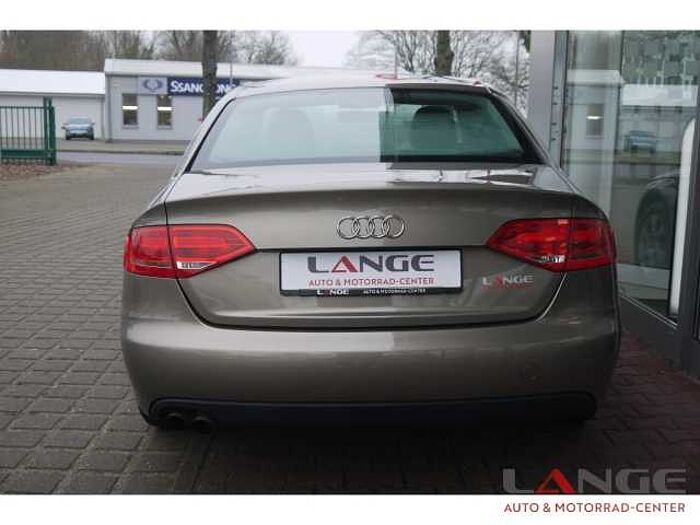 Audi A4 TFSI 1.8 Attraction sehr wenig Kilometer El. Heckklappe Klimaautom SHZ Alu el