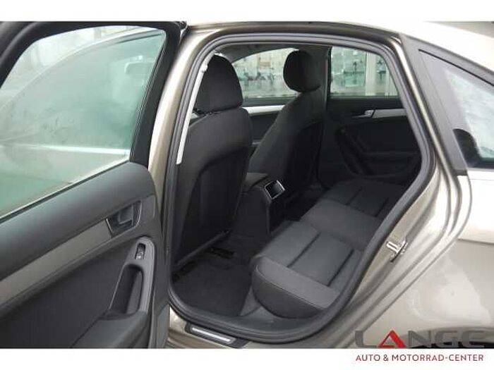 Audi A4 TFSI 1.8 Attraction sehr wenig Kilometer El. Heckklappe Klimaautom SHZ Alu el