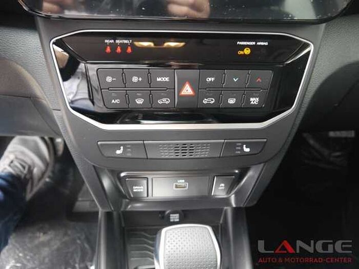 KGM Tivoli 1.5 T-GDi Nomad Automatik Navi SHZ Temp Tel. -Vorb. PDC Regensensor Alu Kl