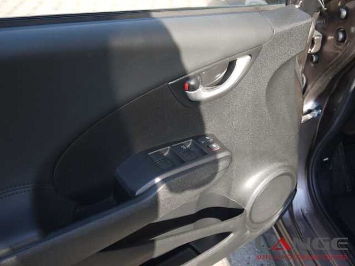 Honda Jazz 1.4 Exclusive Leder Klimaautom SHZ Alarm Notbremsass. Temp Tel.-Vorb. Kolli