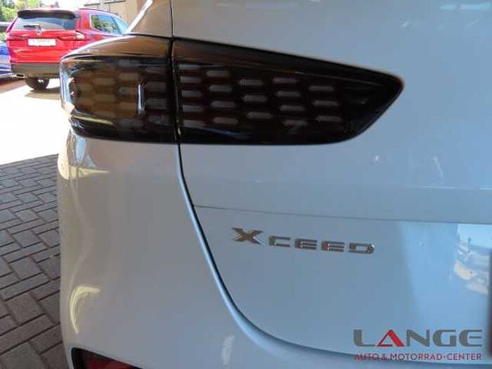 Kia XCee'd Line 1.5 T-GDI EU6e 1.5T 140 DCT7 GT LINE ST AHK Navi Digitales Cockpit S XCeed