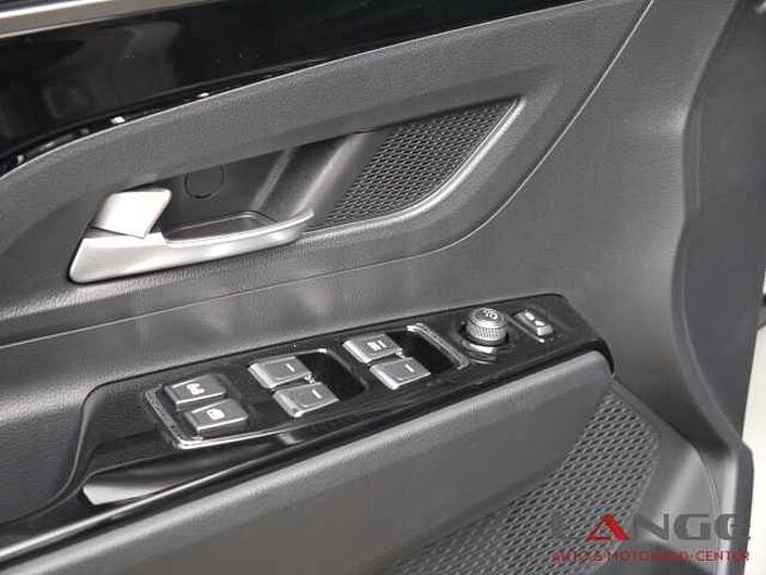 KGM Korando 1.5 T-GDi Nomad Automatik Navi SHZ Temp Tel. -Vorb. PDC Regensensor Alu K