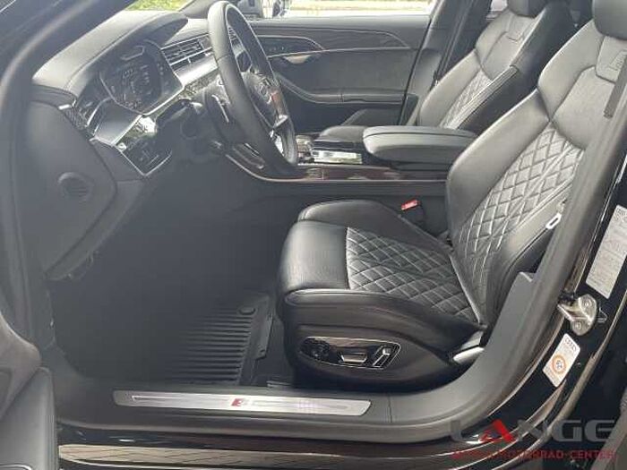 Audi S8 4.0 TFSI quattro HUD Luftfederung AD StandHZG Monitore Kopfst. El. Panodach