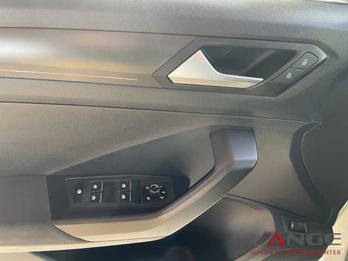 Volkswagen T-Roc Basis 1.5 DSG Style DAB Spurhalteass. Notbremsass. Tel.-Vorb. Berganfahras