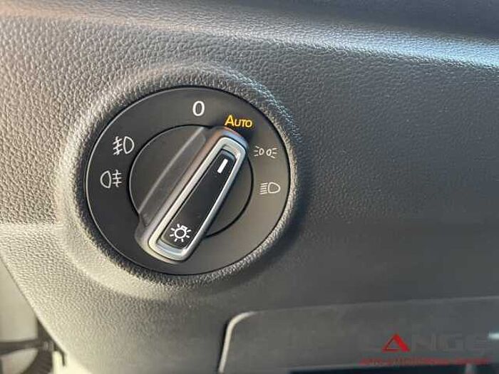 Volkswagen T-Roc Basis 1.5 DSG Style DAB Spurhalteass. Notbremsass. Tel.-Vorb. Berganfahras