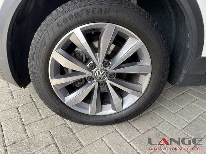 Volkswagen T-Roc Basis 1.5 DSG Style DAB Spurhalteass. Notbremsass. Tel.-Vorb. Berganfahras