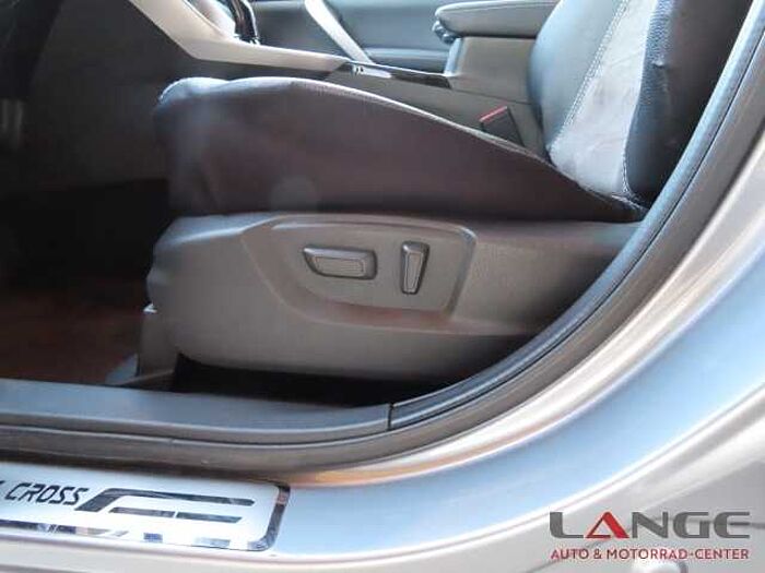 Mitsubishi Eclipse Cross 2.4 MIVEC Plus Select Plug in Hybrid 4WD Allrad Navi Soundsystem 2.4 MIVEC Plus Select Plug in Hybrid 4WD Allrad Navi Soundsystem