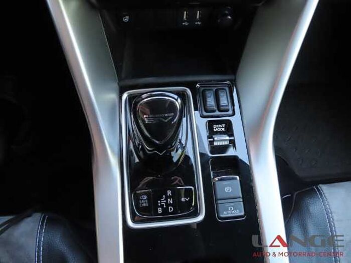 Mitsubishi Eclipse Cross 2.4 MIVEC Plus Select Plug in Hybrid 4WD Allrad Navi Soundsystem 2.4 MIVEC Plus Select Plug in Hybrid 4WD Allrad Navi Soundsystem