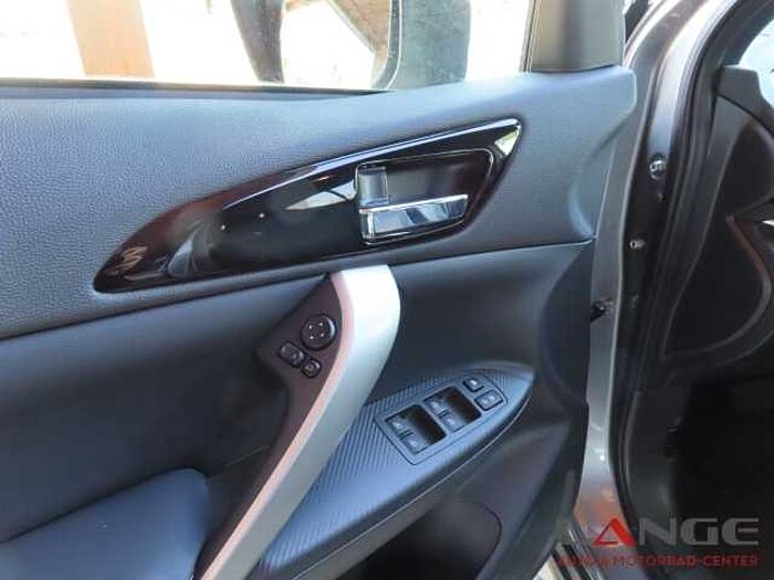 Mitsubishi Eclipse Cross 2.4 MIVEC Plus Select Plug in Hybrid 4WD Allrad Navi Soundsystem 2.4 MIVEC Plus Select Plug in Hybrid 4WD Allrad Navi Soundsystem