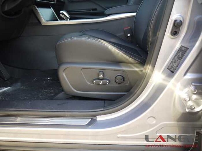 SsangYong Torres Sapphire 4x2 1.5 T-GDI Navi Leder Klimasitze LED ACC El. Heckklappe Apple Sapphire 4x2 1.5 T-GDI Navi Leder Klimasitze LED ACC El. Heckklappe Apple CarPla